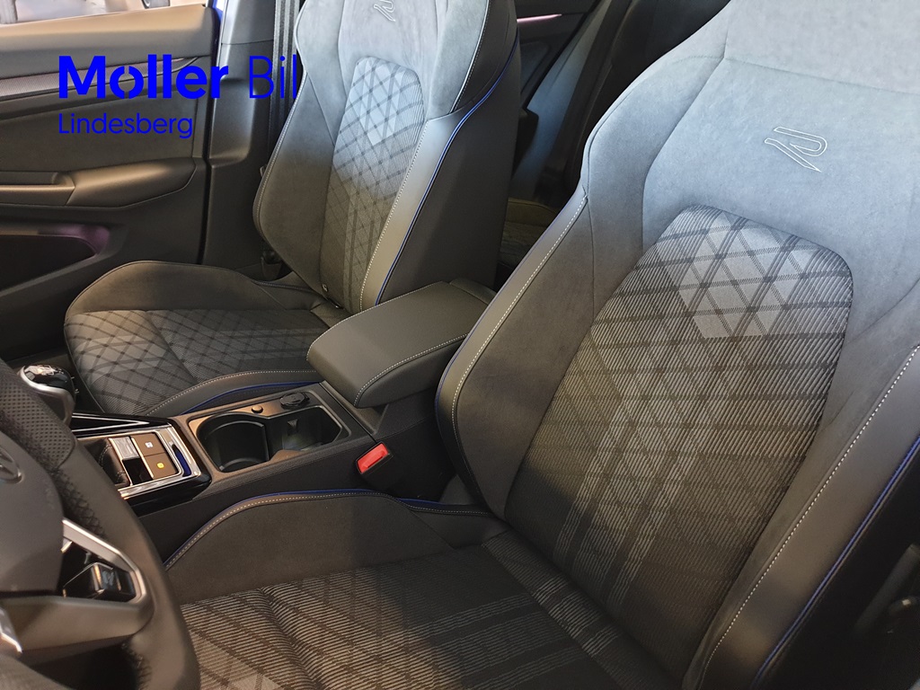 Volkswagen Golf YFJ13J