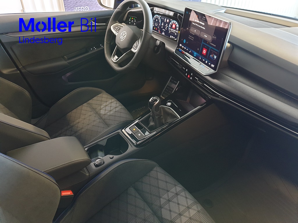 Volkswagen Golf YFJ13J