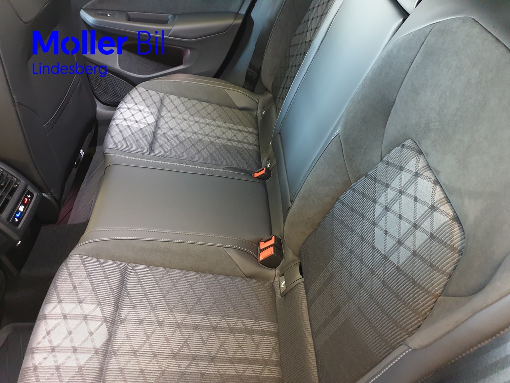 Volkswagen Golf YFJ13J
