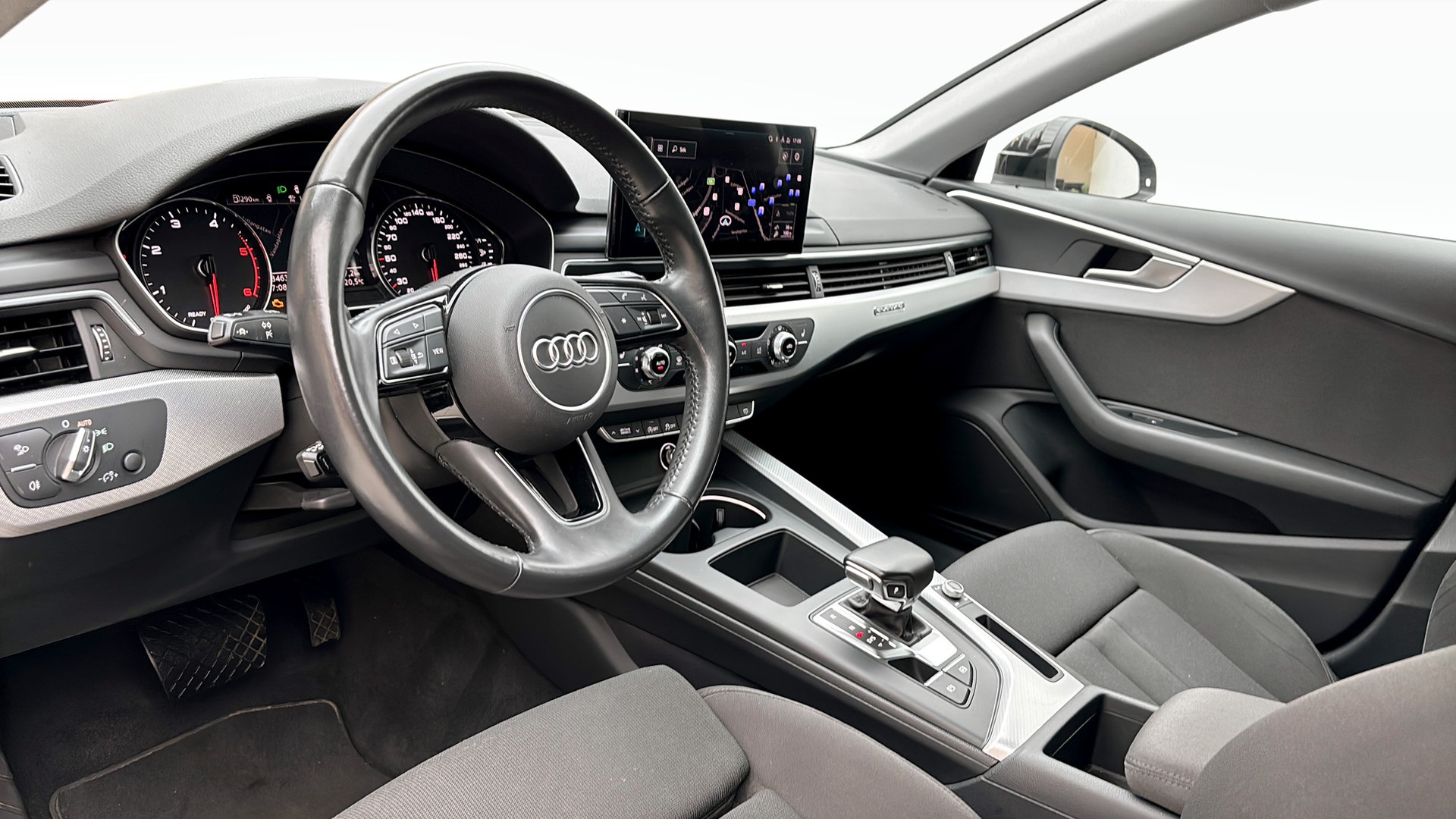 Audi A4 Avant YFR19A