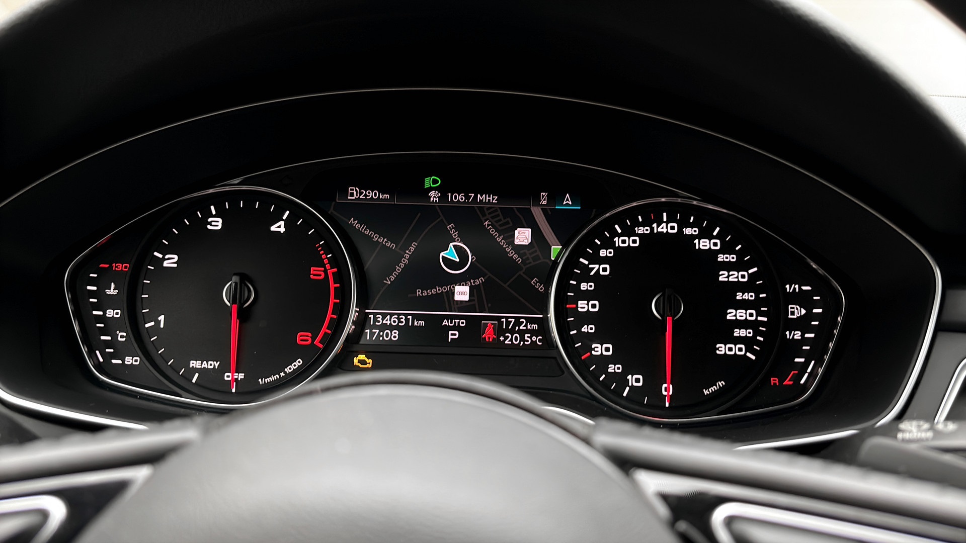 Audi A4 Avant YFR19A