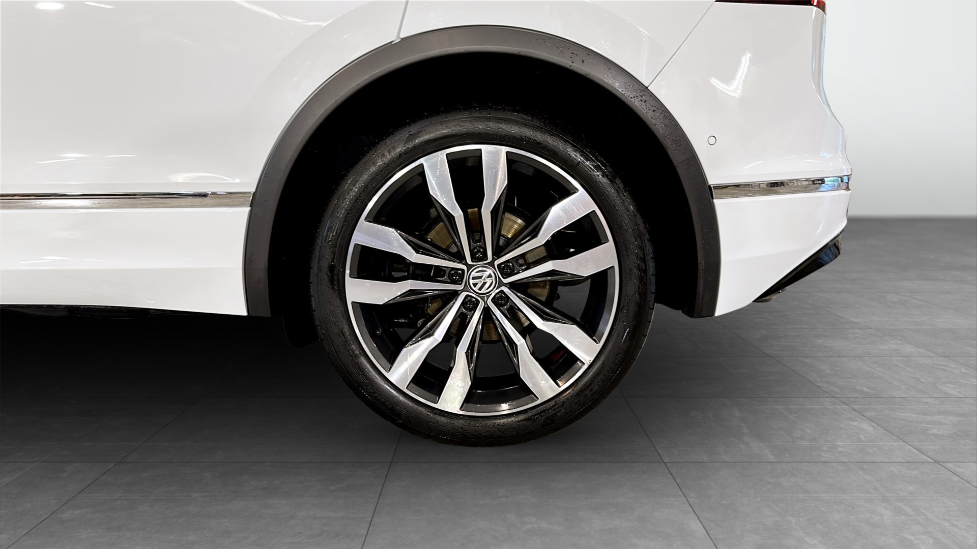 Volkswagen Tiguan YGF72A
