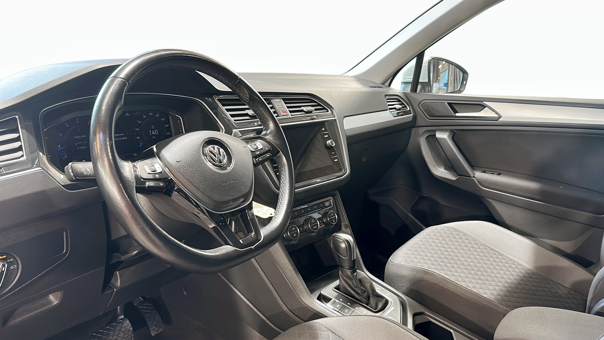 Volkswagen Tiguan YGF72A