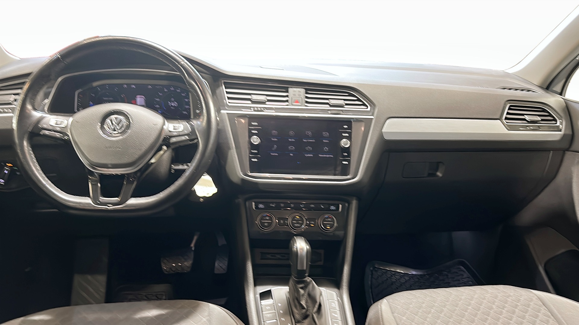 Volkswagen Tiguan YGF72A