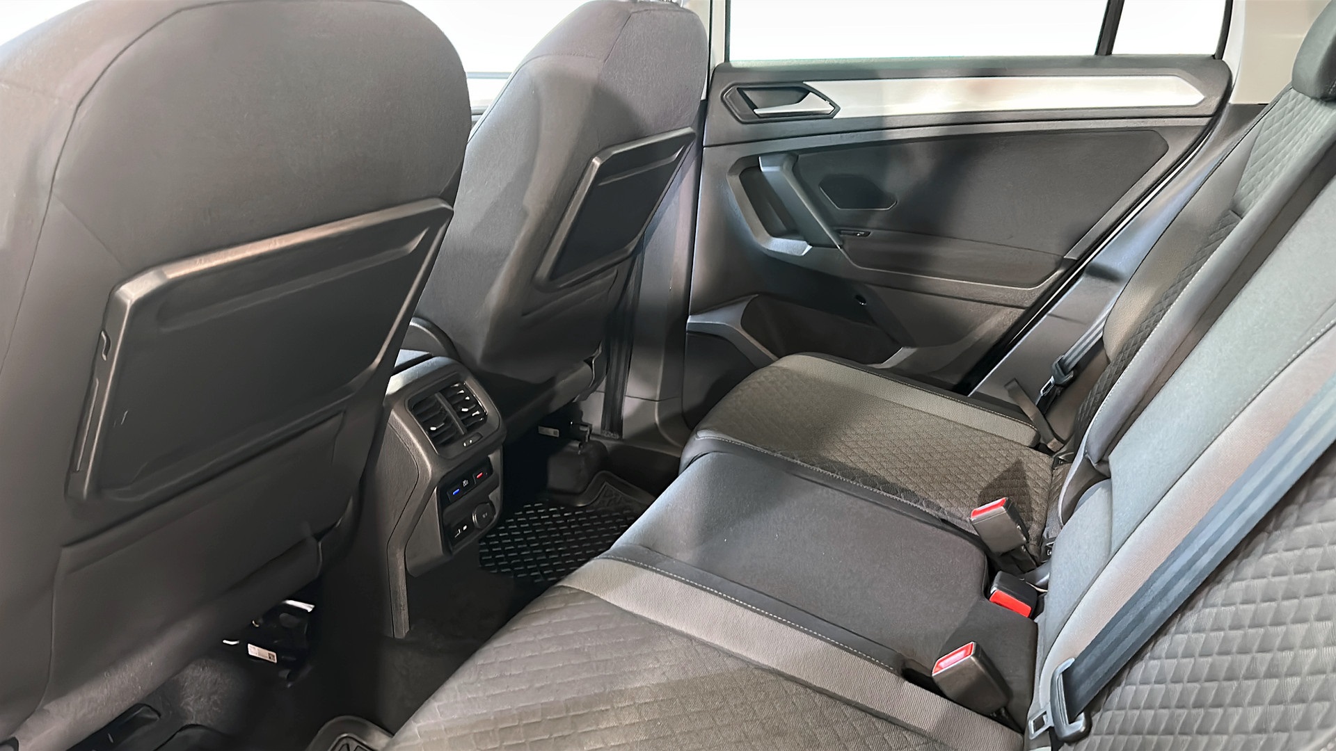 Volkswagen Tiguan YGF72A