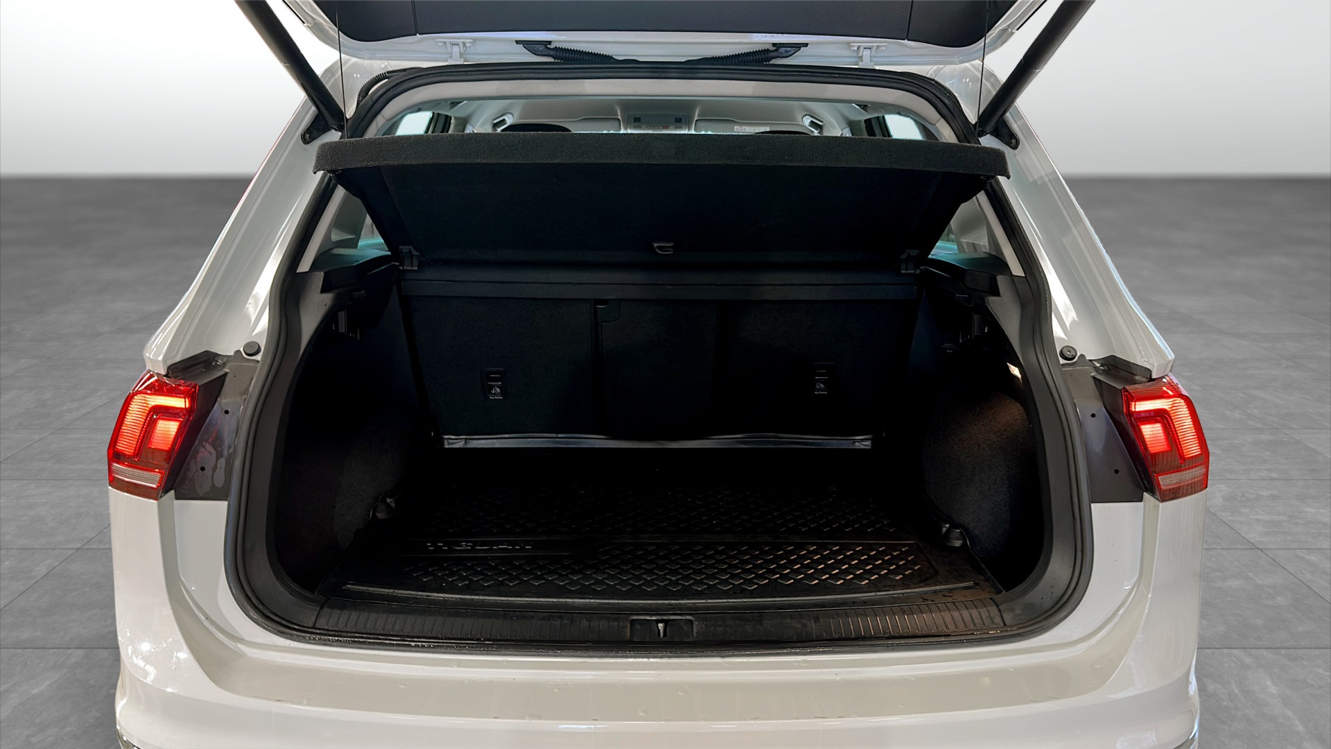 Volkswagen Tiguan YGF72A