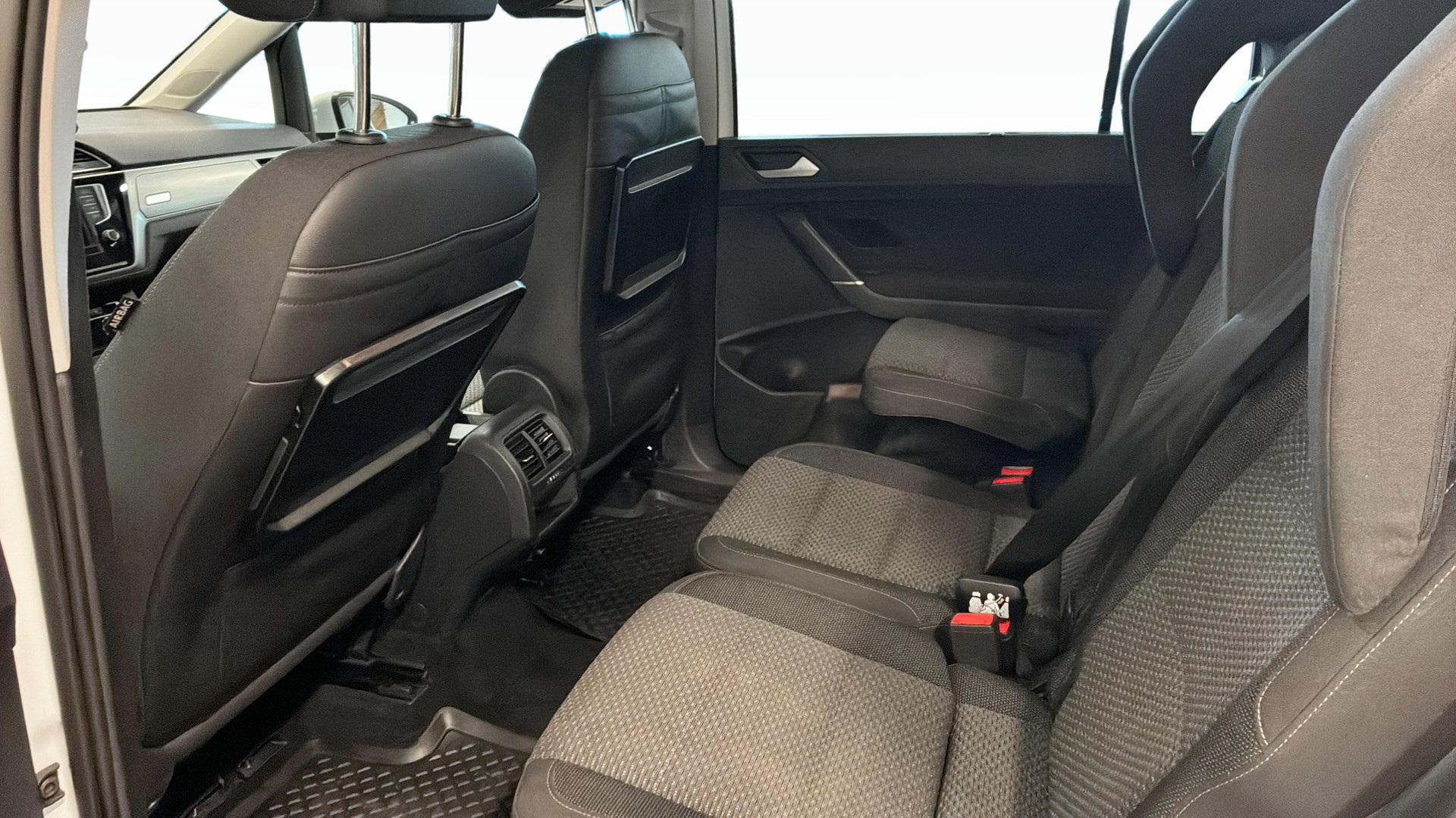 Volkswagen Touran YGF866