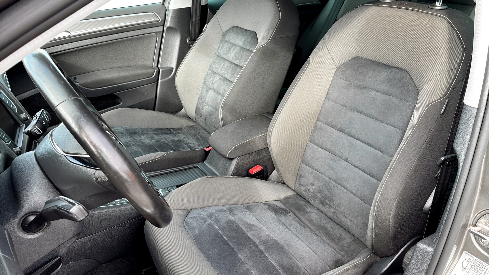 Volkswagen Golf Sportscombi YGL822