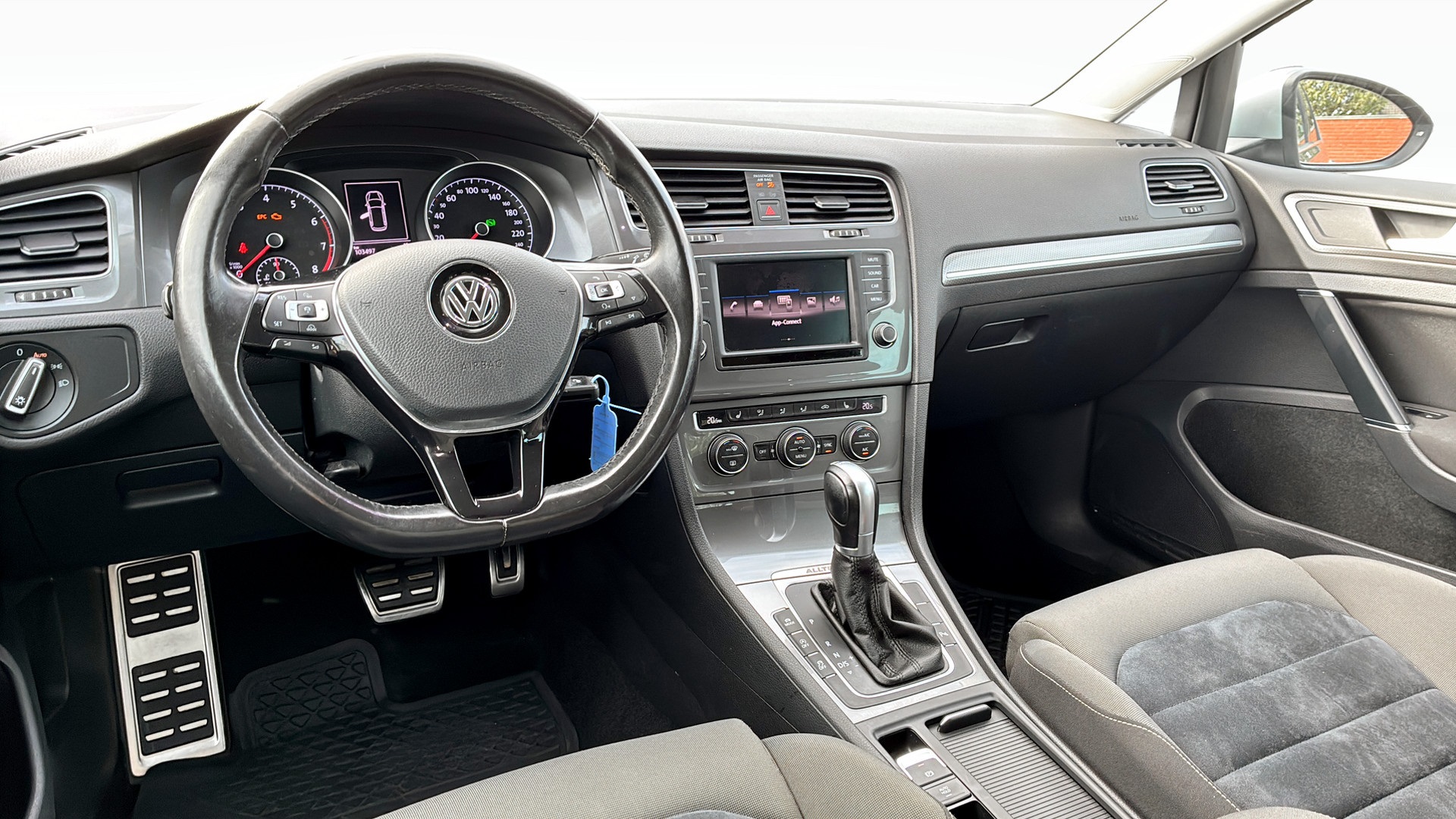 Volkswagen Golf Sportscombi YGL822