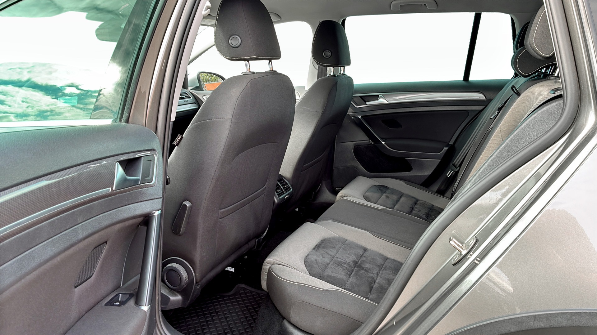 Volkswagen Golf Sportscombi YGL822