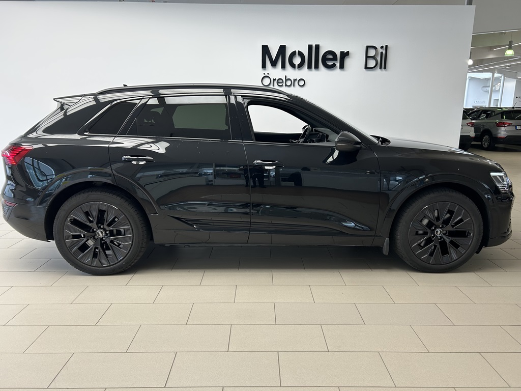 Audi Q8 e-tron YGO466