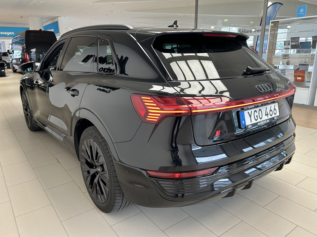 Audi Q8 e-tron YGO466