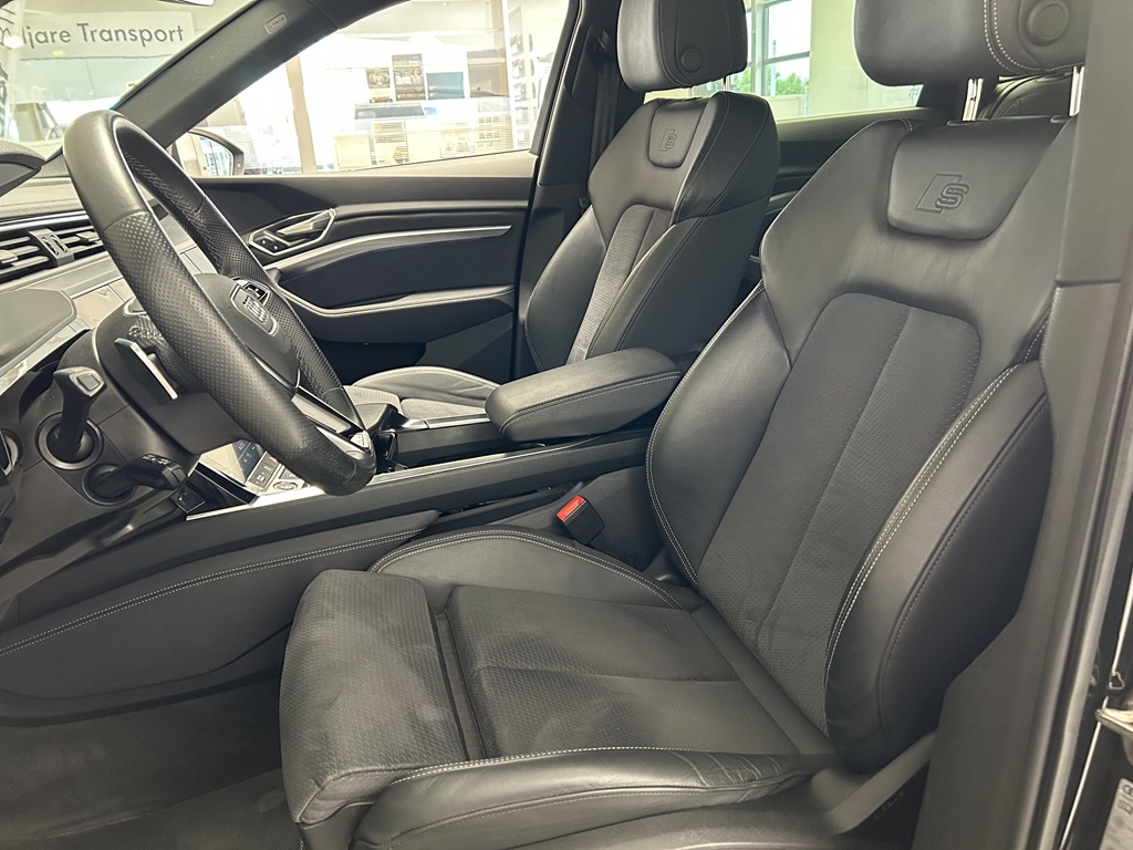 Audi Q8 e-tron YGO466