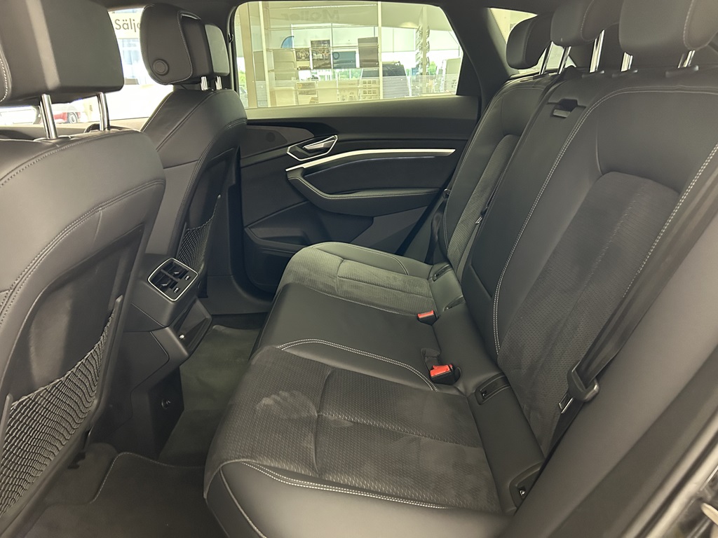 Audi Q8 e-tron YGO466