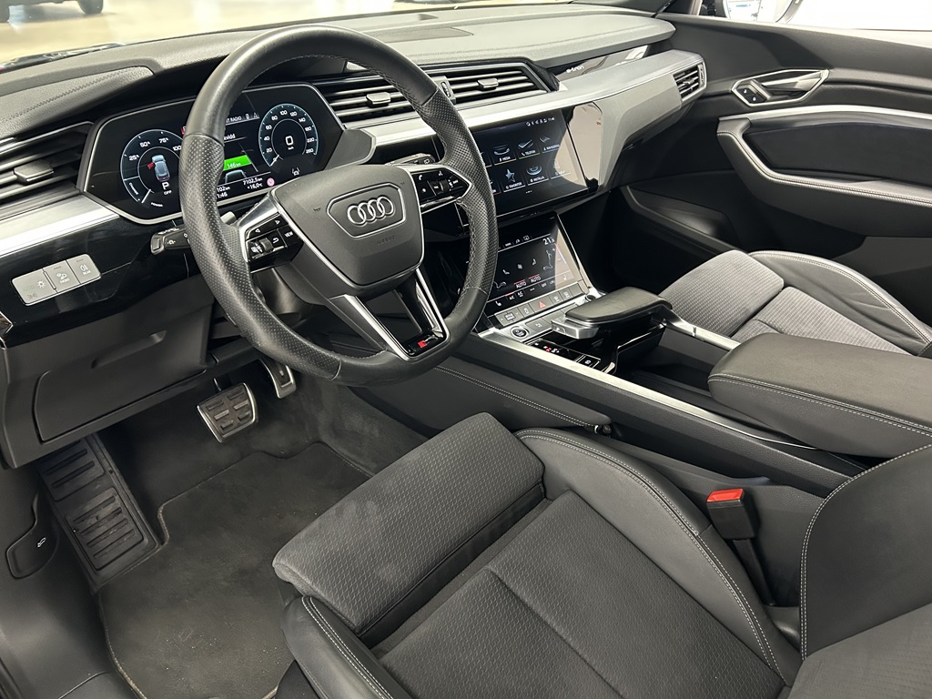 Audi Q8 e-tron YGO466