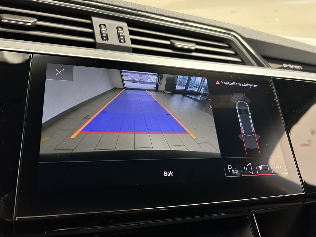 Audi Q8 e-tron YGO466