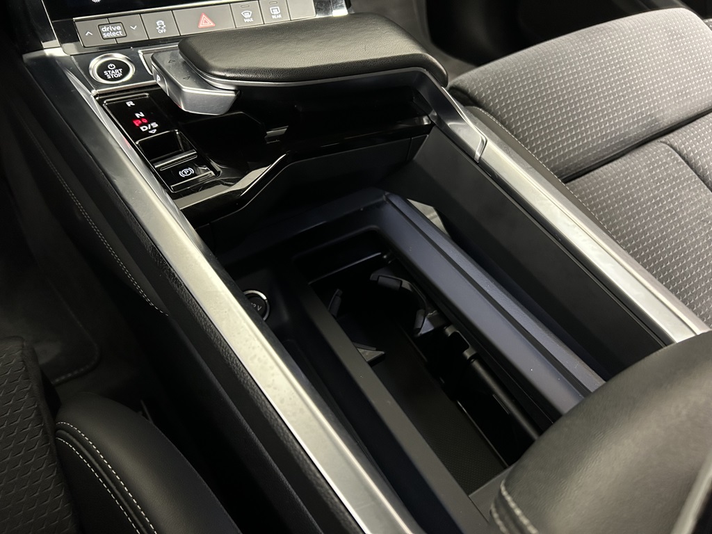 Audi Q8 e-tron YGO466