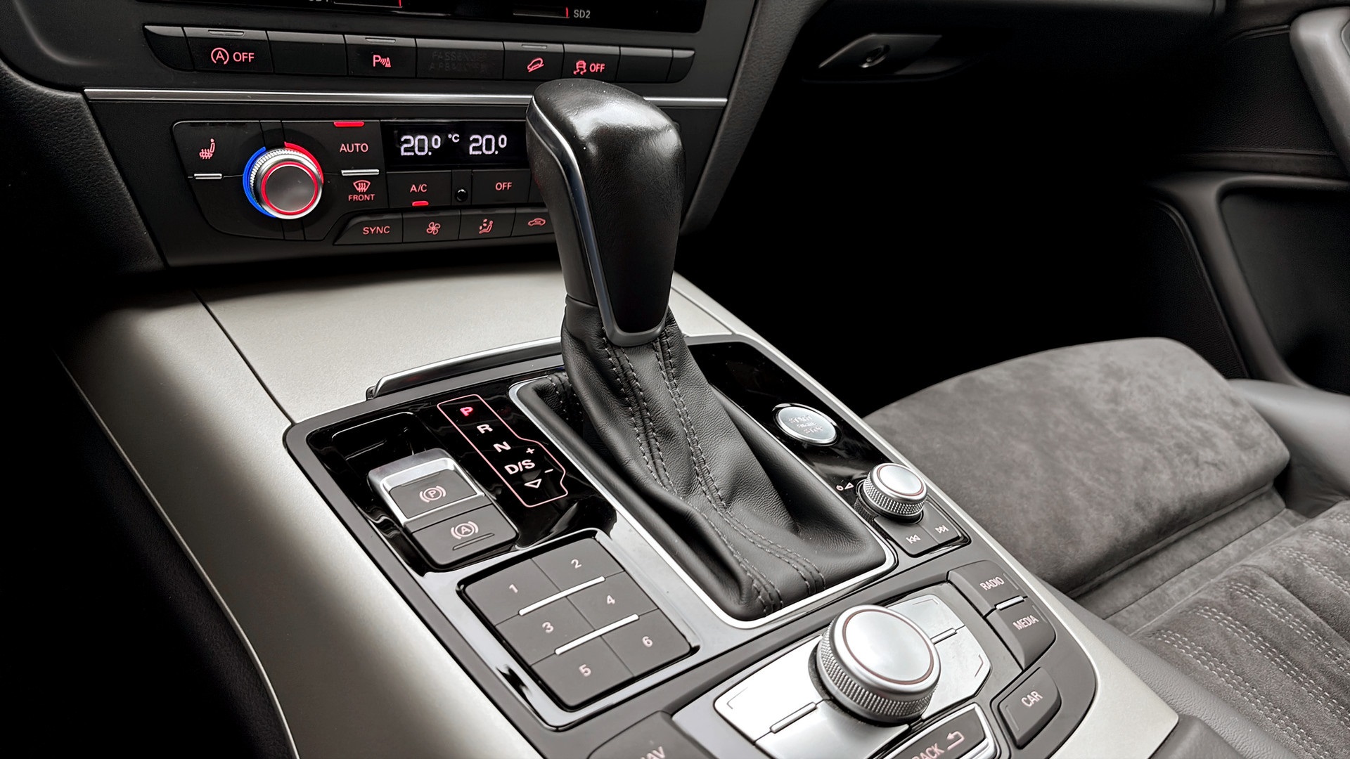 Audi A6 allroad quattro YGT268