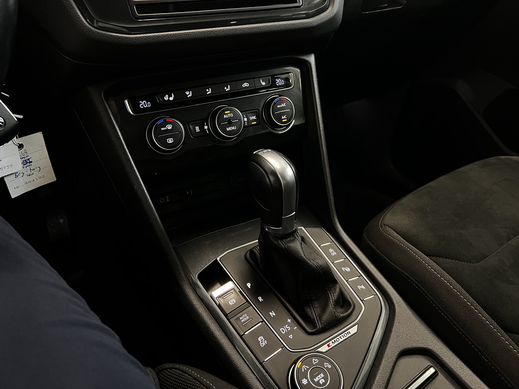 Volkswagen Tiguan YHE268