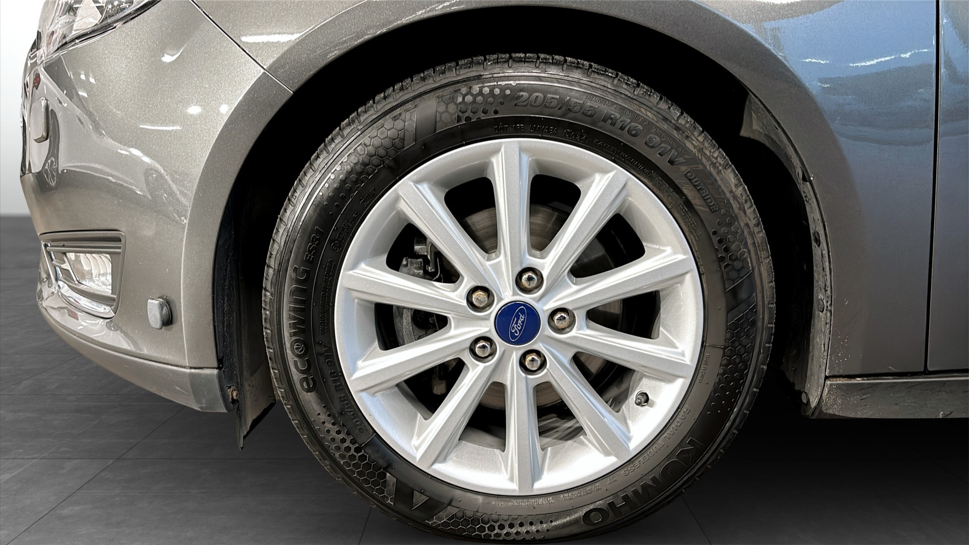 Ford Focus YHH422
