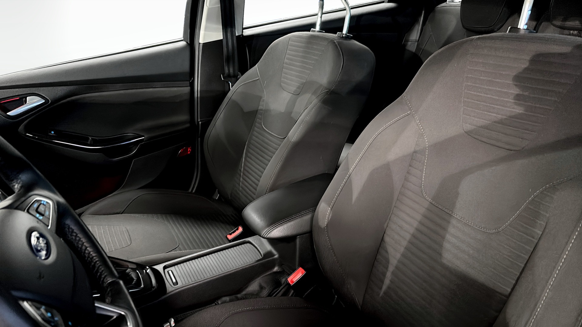 Ford Focus YHH422