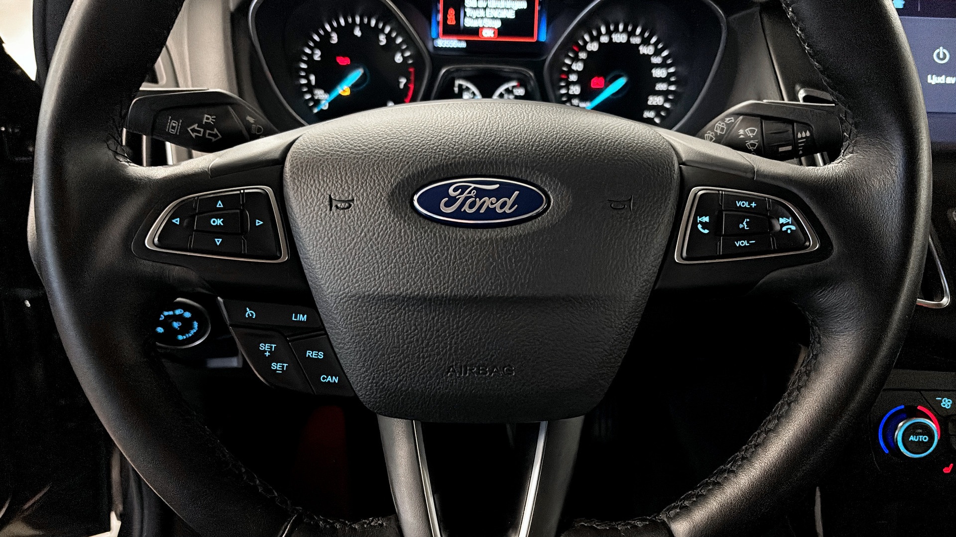 Ford Focus YHH422
