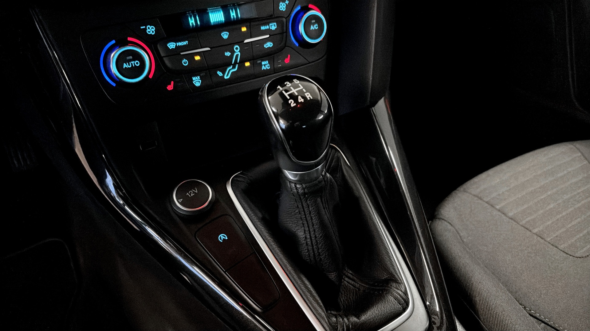 Ford Focus YHH422