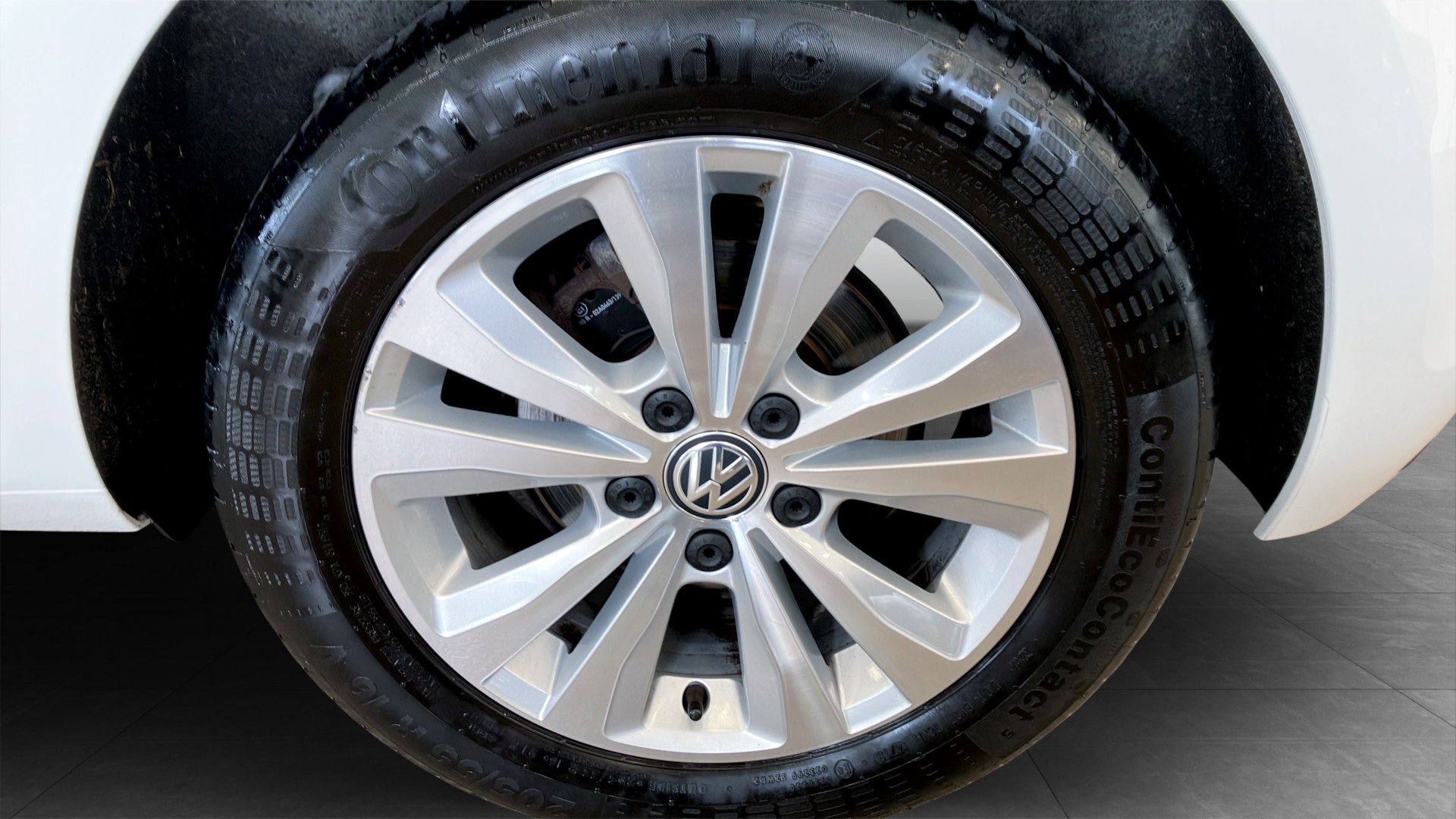Volkswagen Golf YHW71T