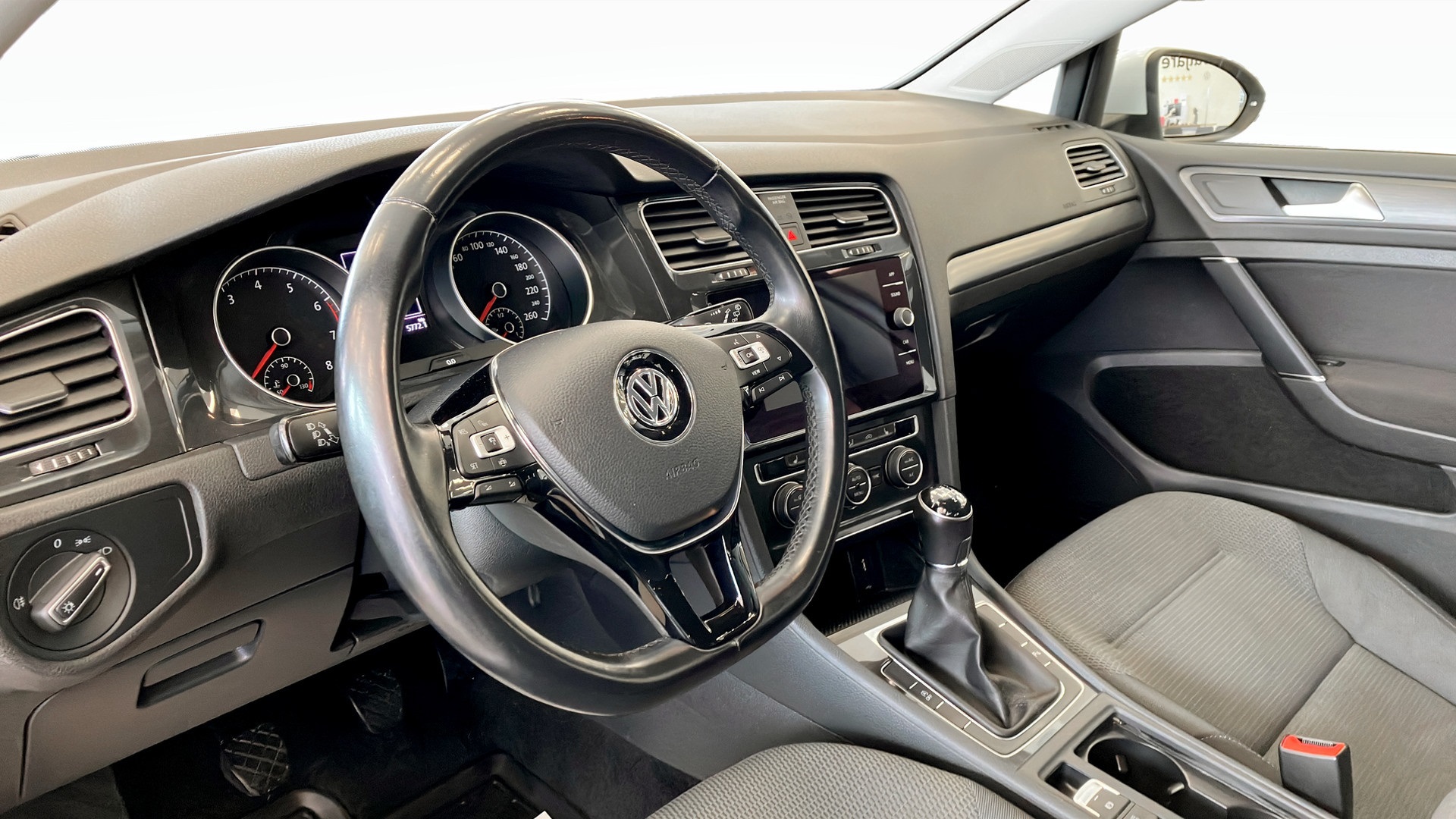 Volkswagen Golf YHW71T