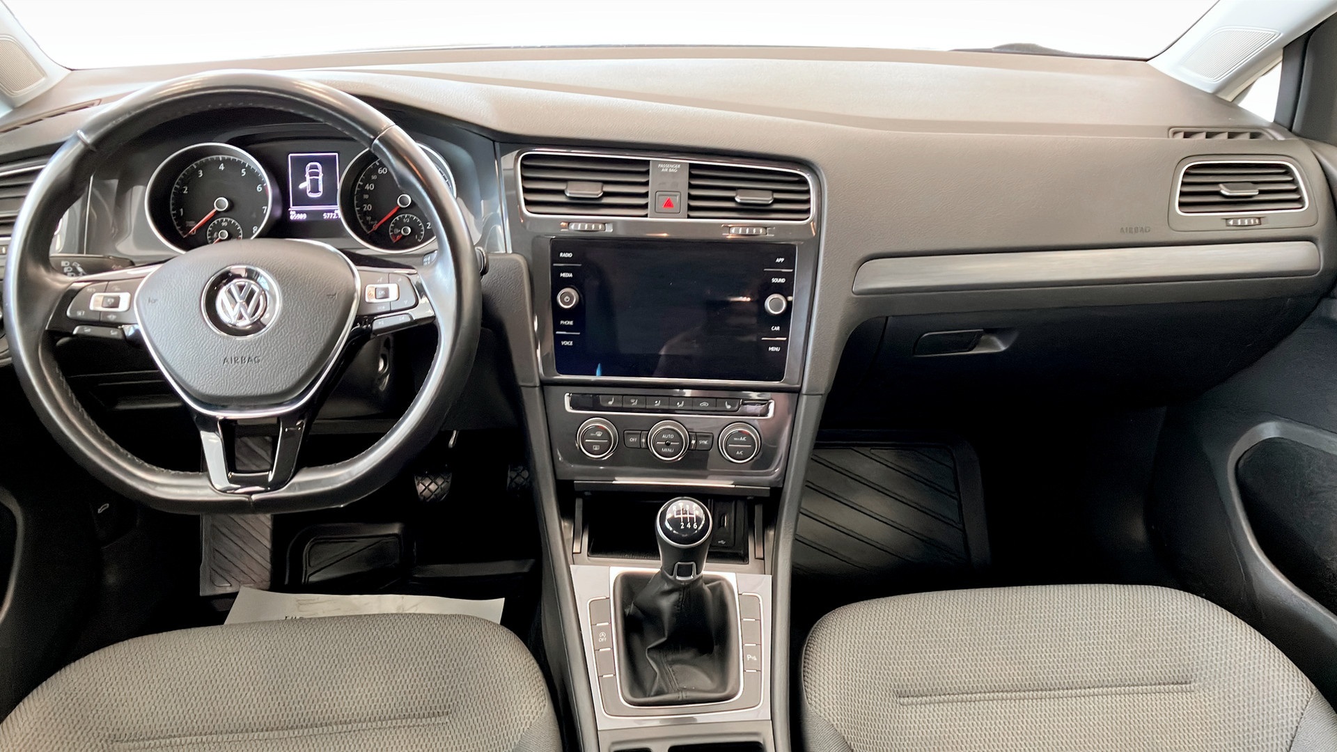 Volkswagen Golf YHW71T