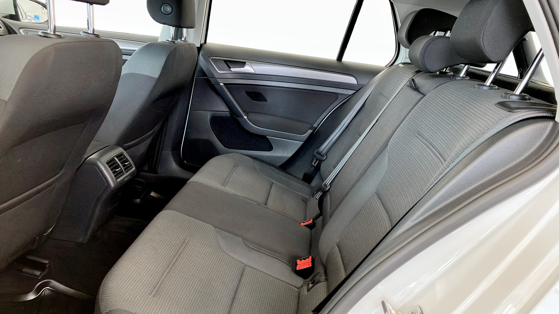 Volkswagen Golf YHW71T