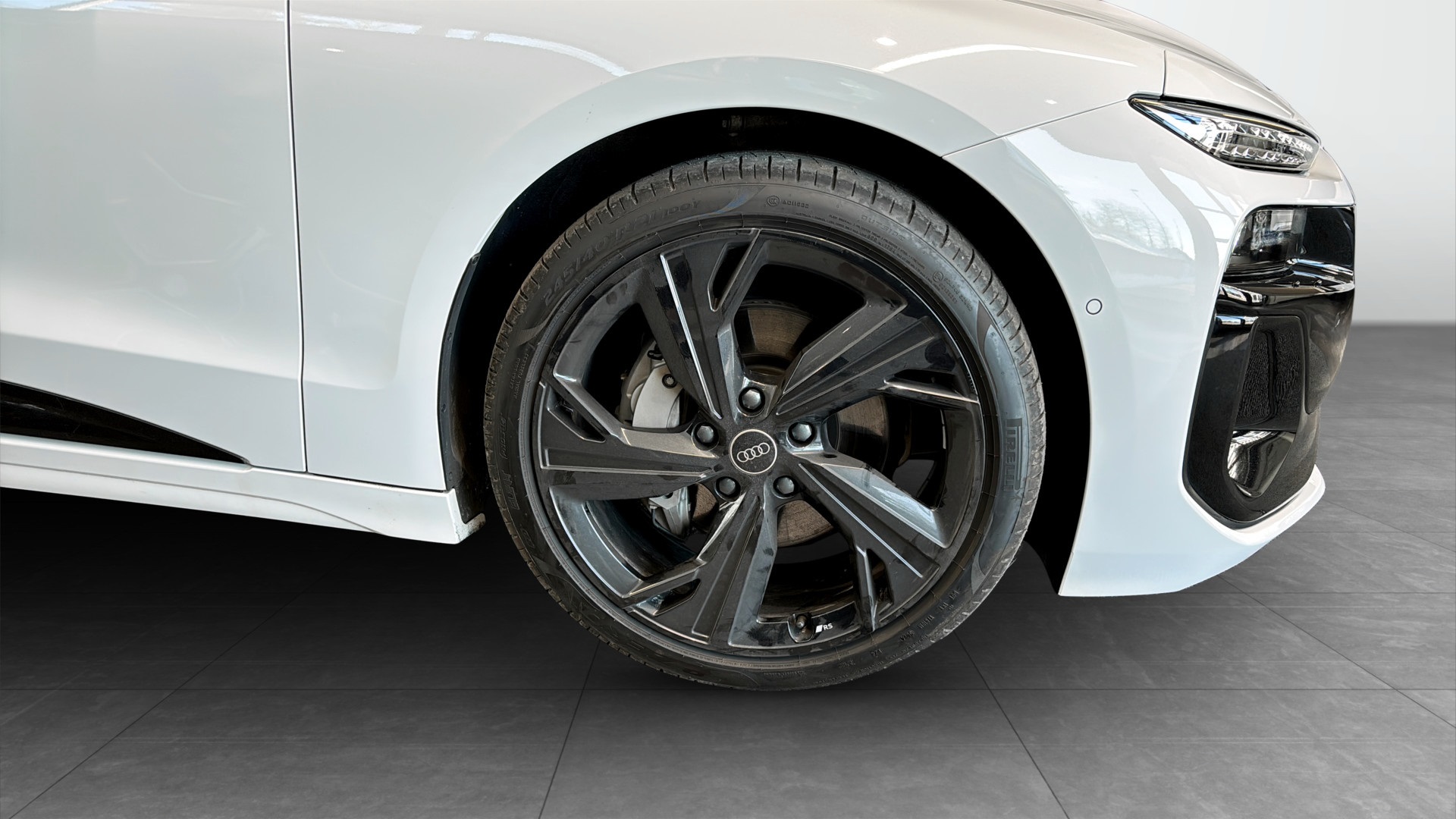 Audi A6 Avant e-tron YJB03U