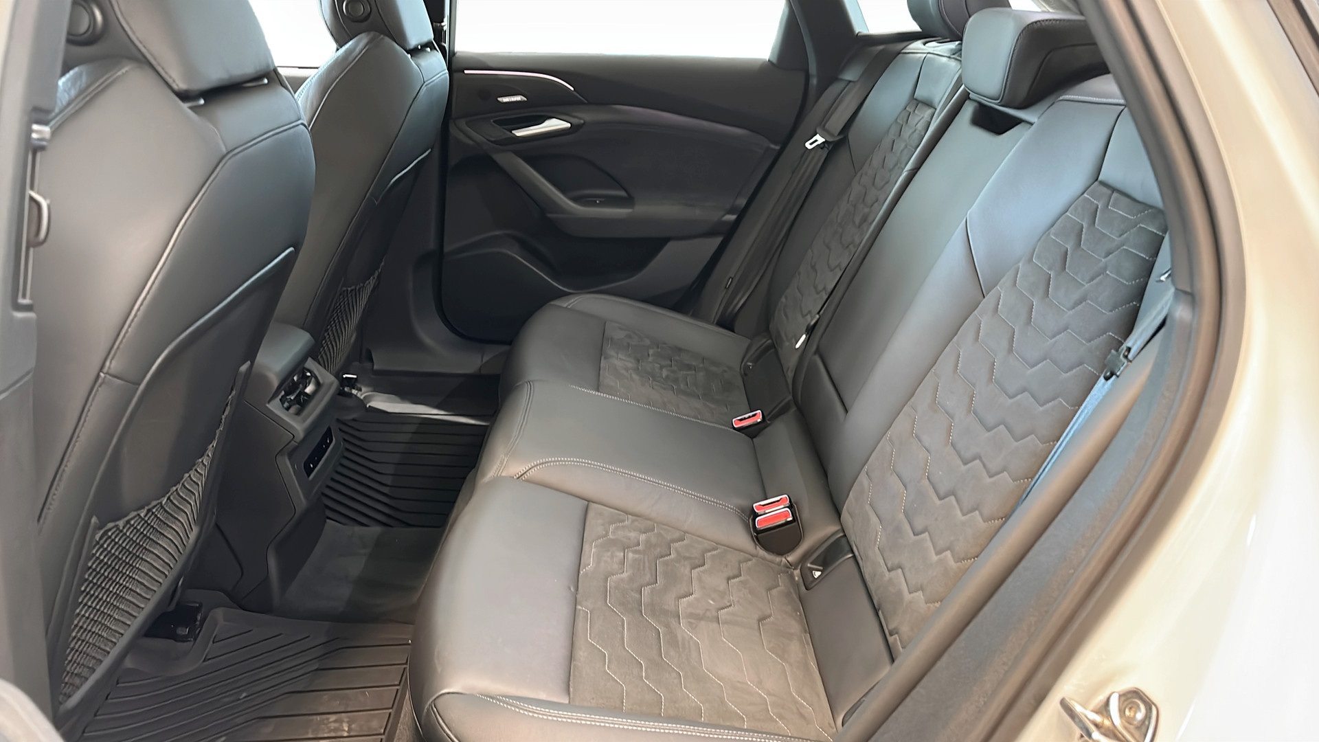 Audi A6 Avant e-tron YJB03U