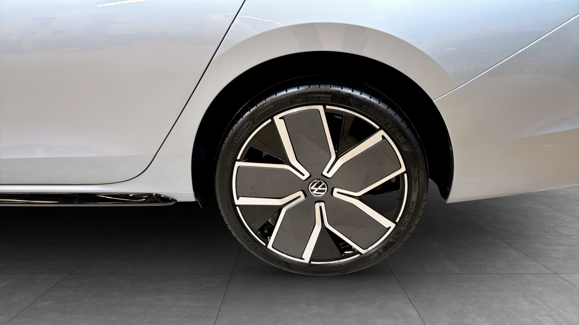 Volkswagen Passat YJB36J