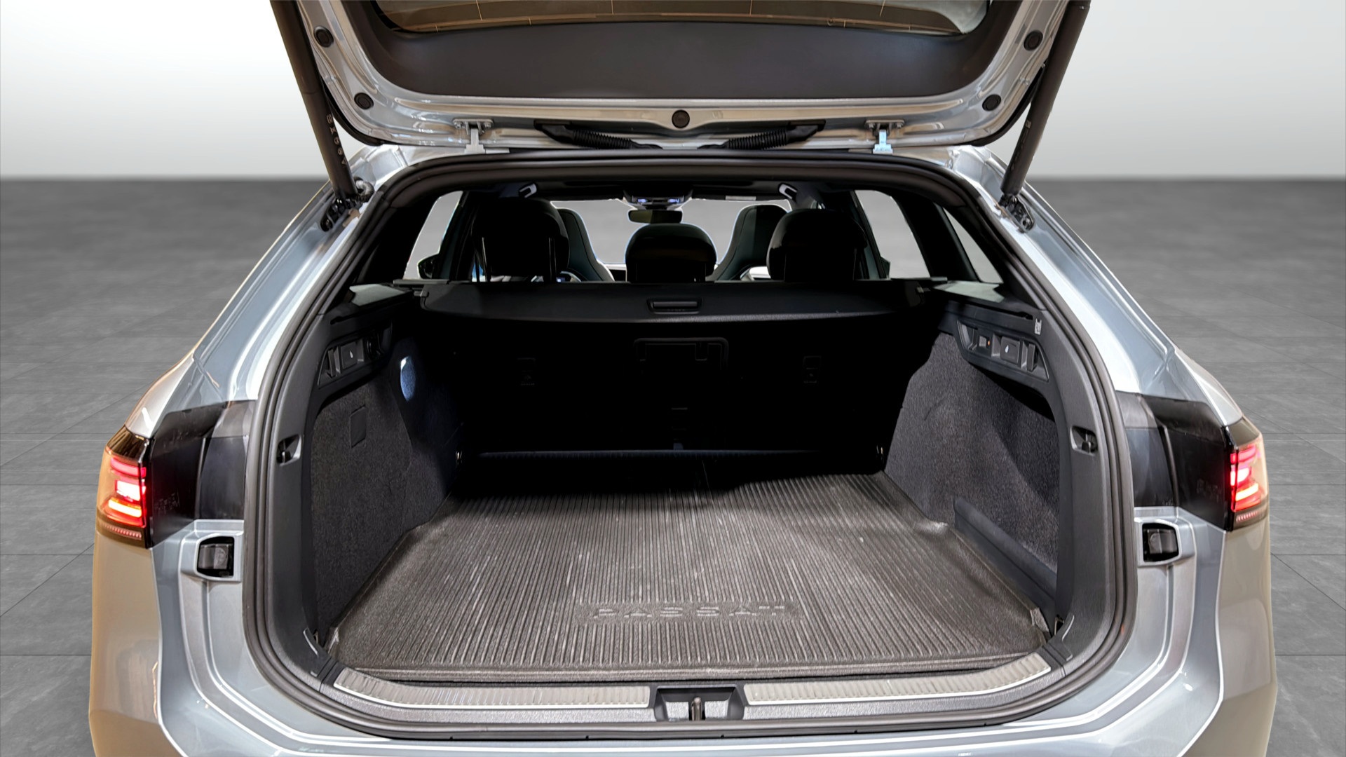 Volkswagen Passat YJB36J