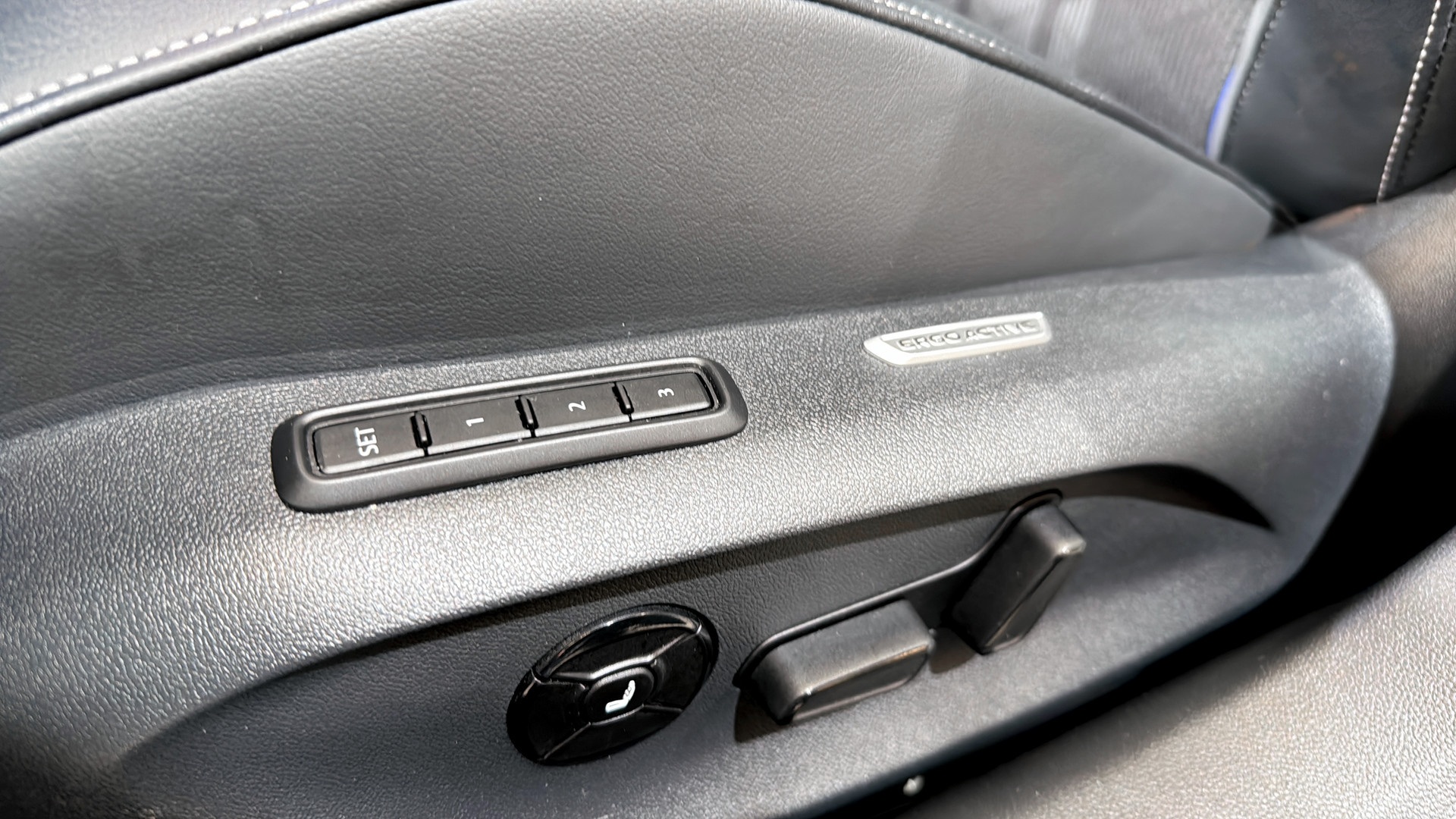 Volkswagen Passat YJB36J