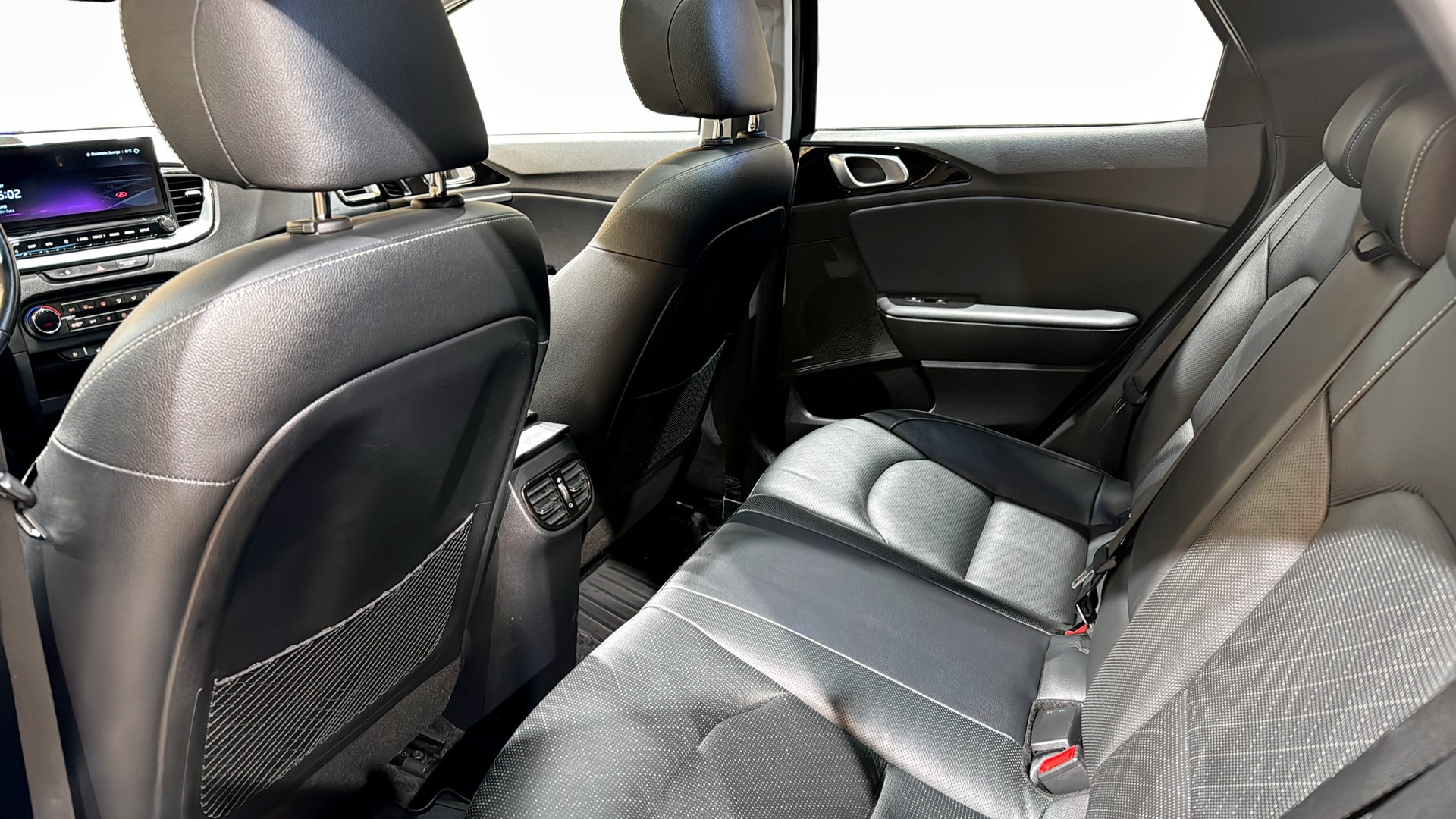 Kia cee'd YJK19W