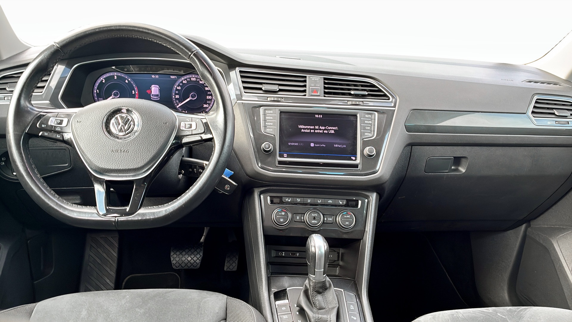 Volkswagen Tiguan YJR639