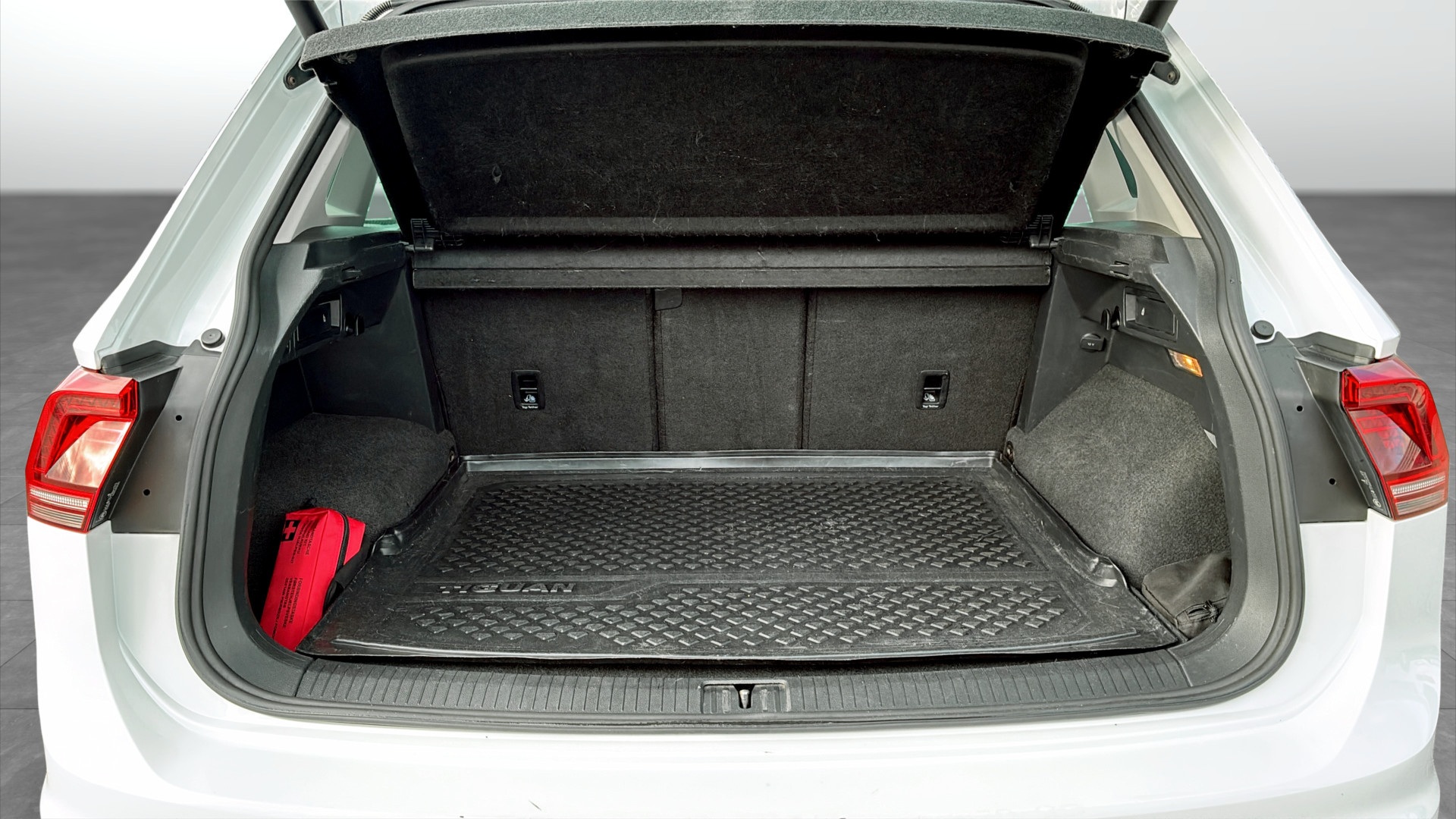 Volkswagen Tiguan YJR639