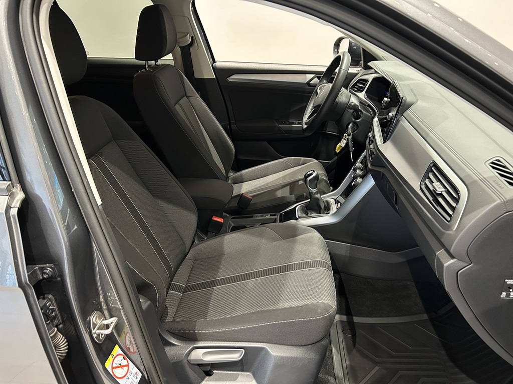 Volkswagen T-Roc YJT42M