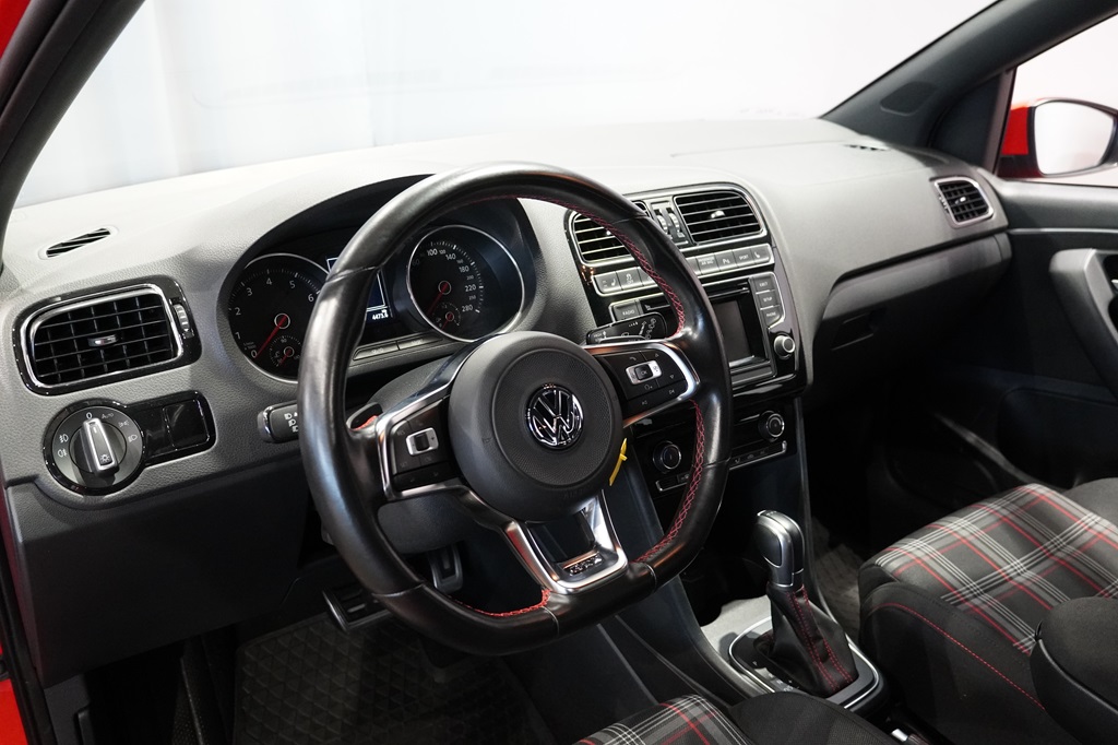 Volkswagen Polo YKB393