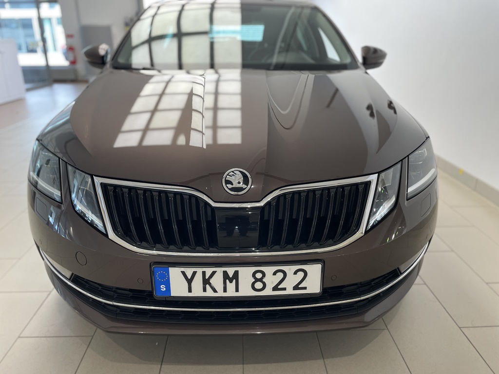 Skoda Octavia YKM822