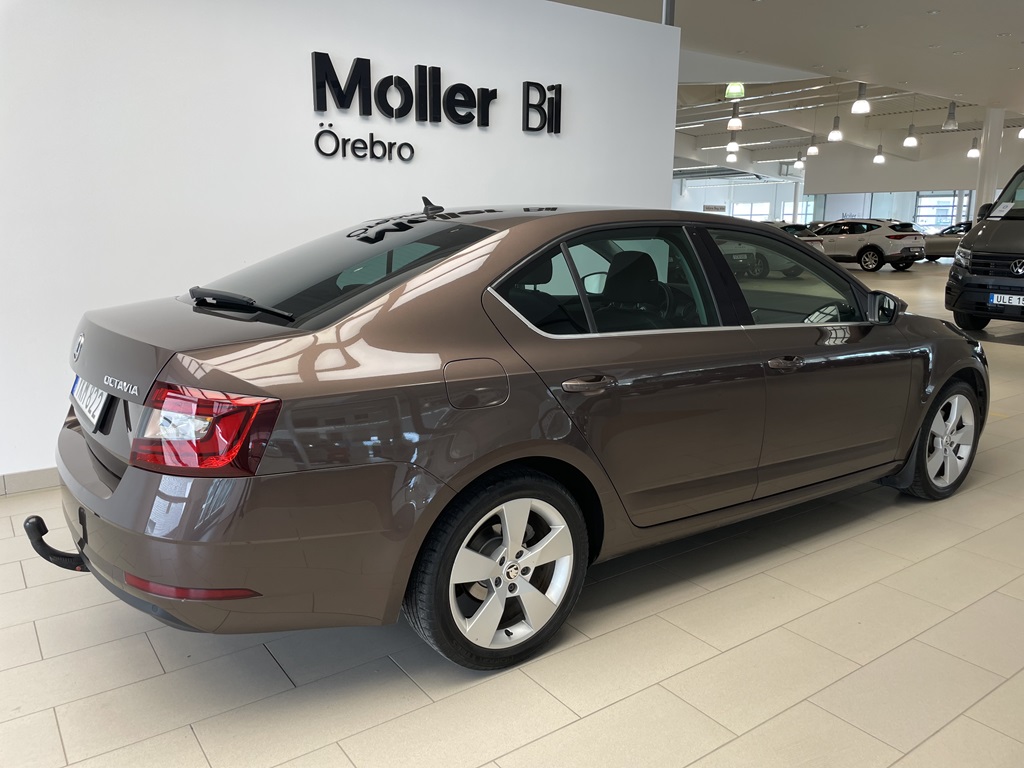 Skoda Octavia YKM822