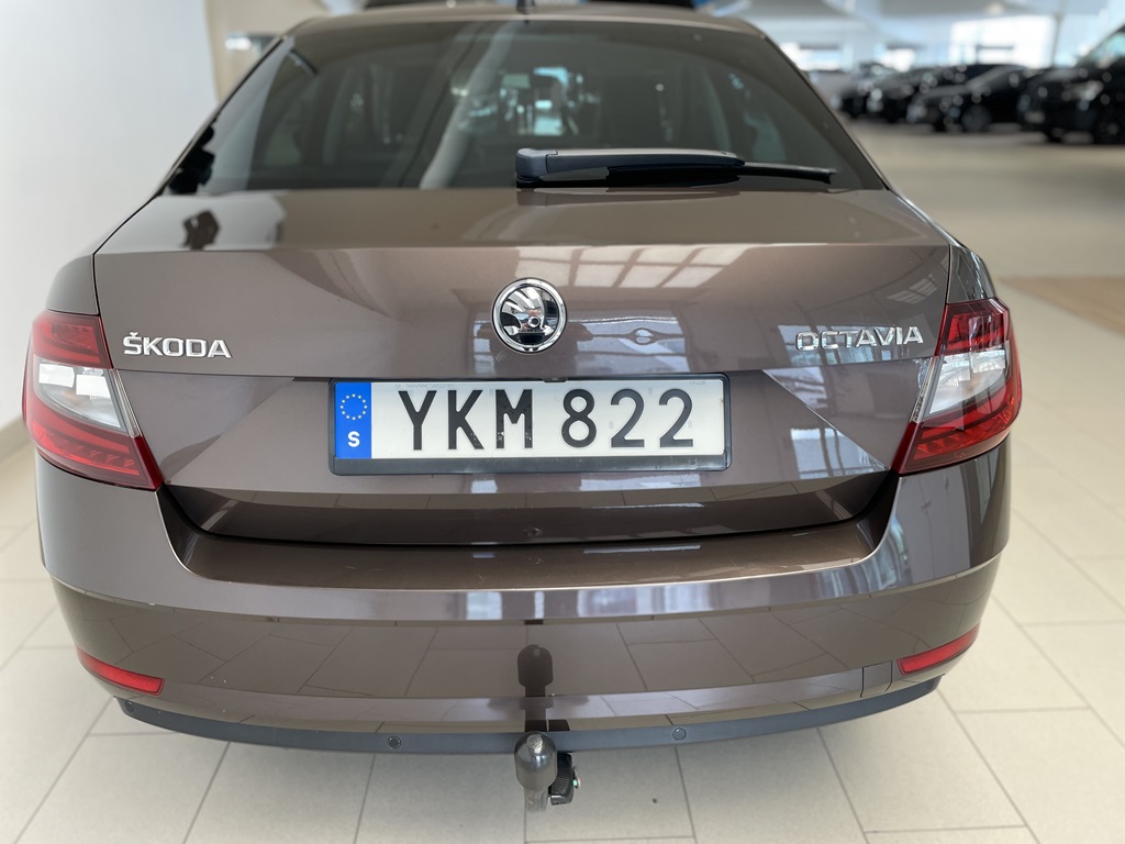 Skoda Octavia YKM822