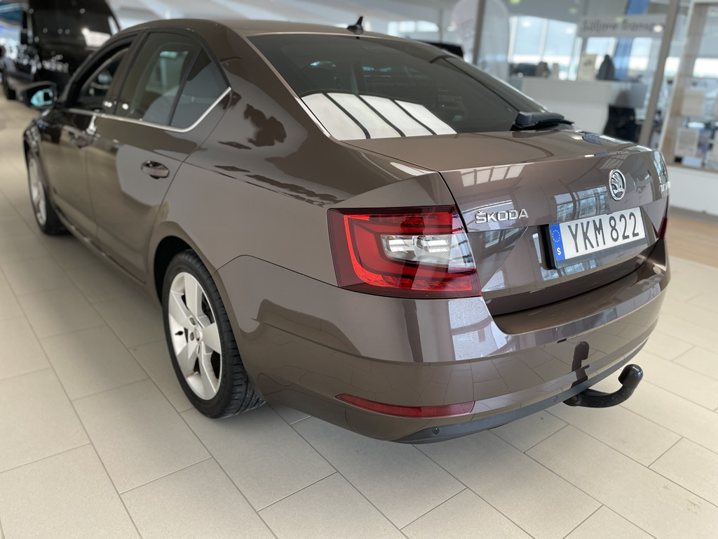 Skoda Octavia YKM822