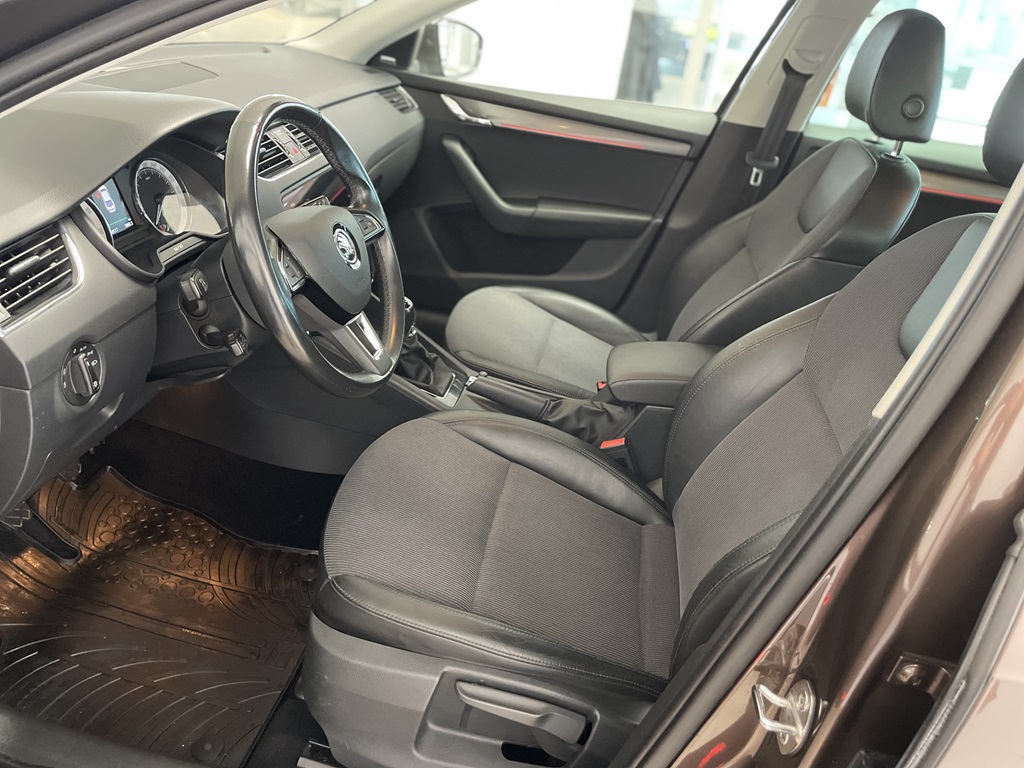 Skoda Octavia YKM822