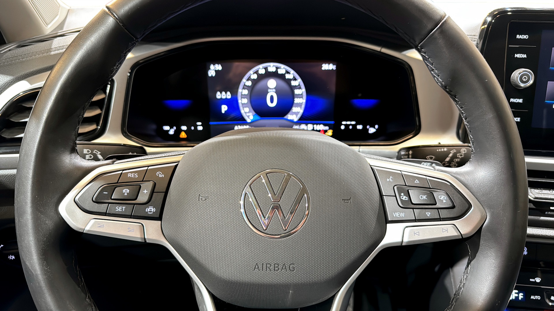 Volkswagen T-Roc YLJ07E