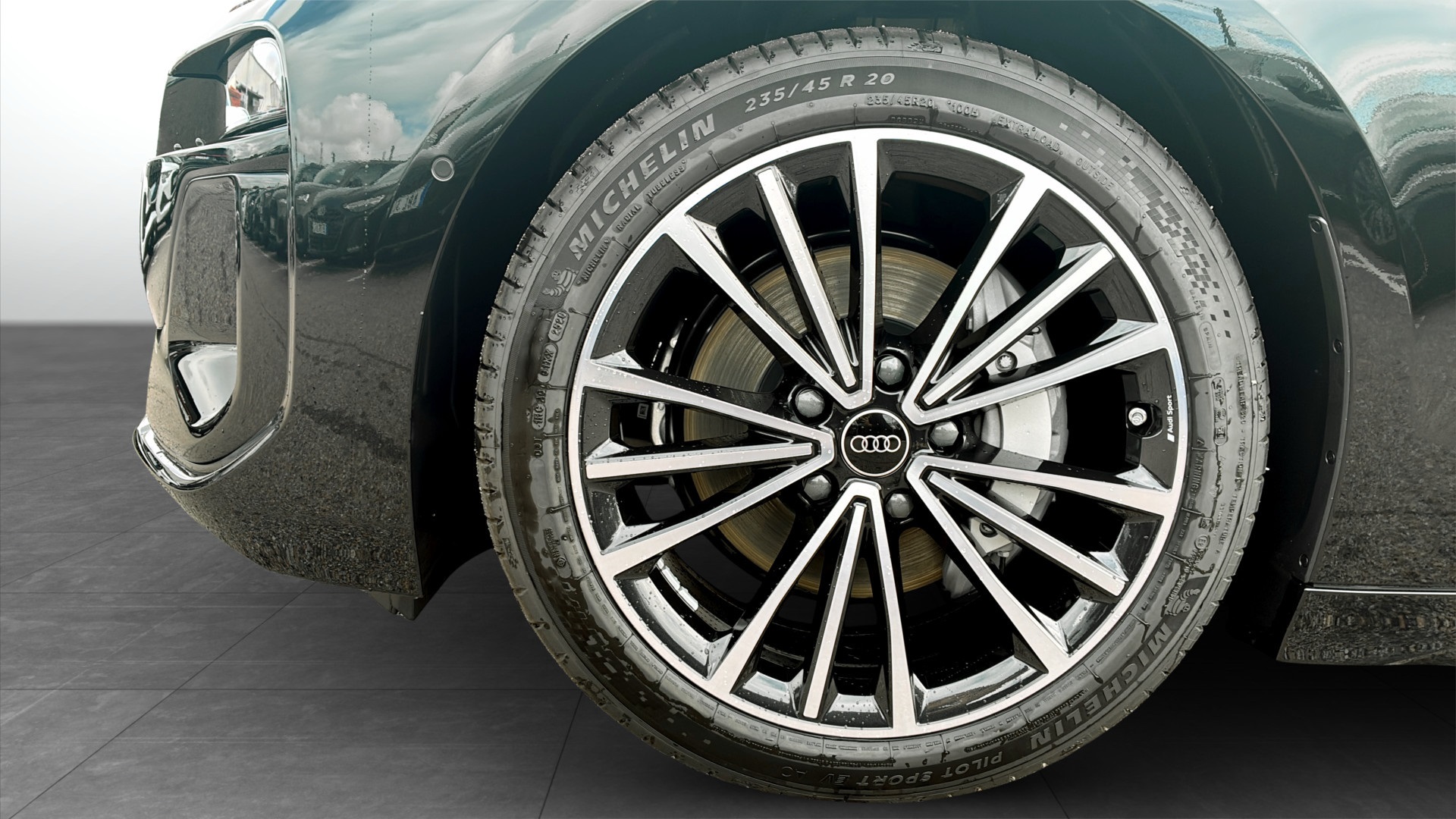 Audi A6 Avant e-tron YLL43U