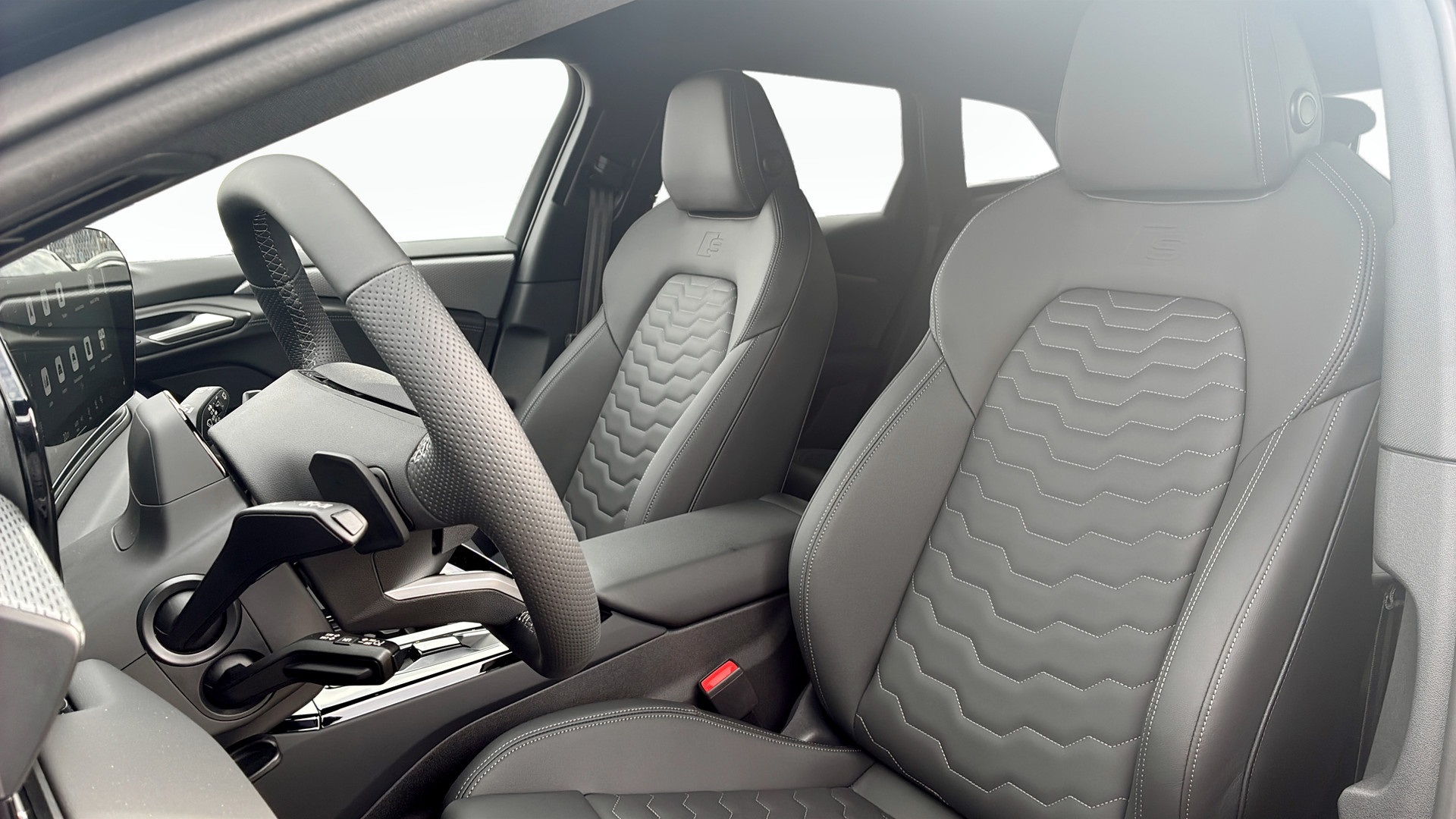 Audi A6 Avant e-tron YLL43U