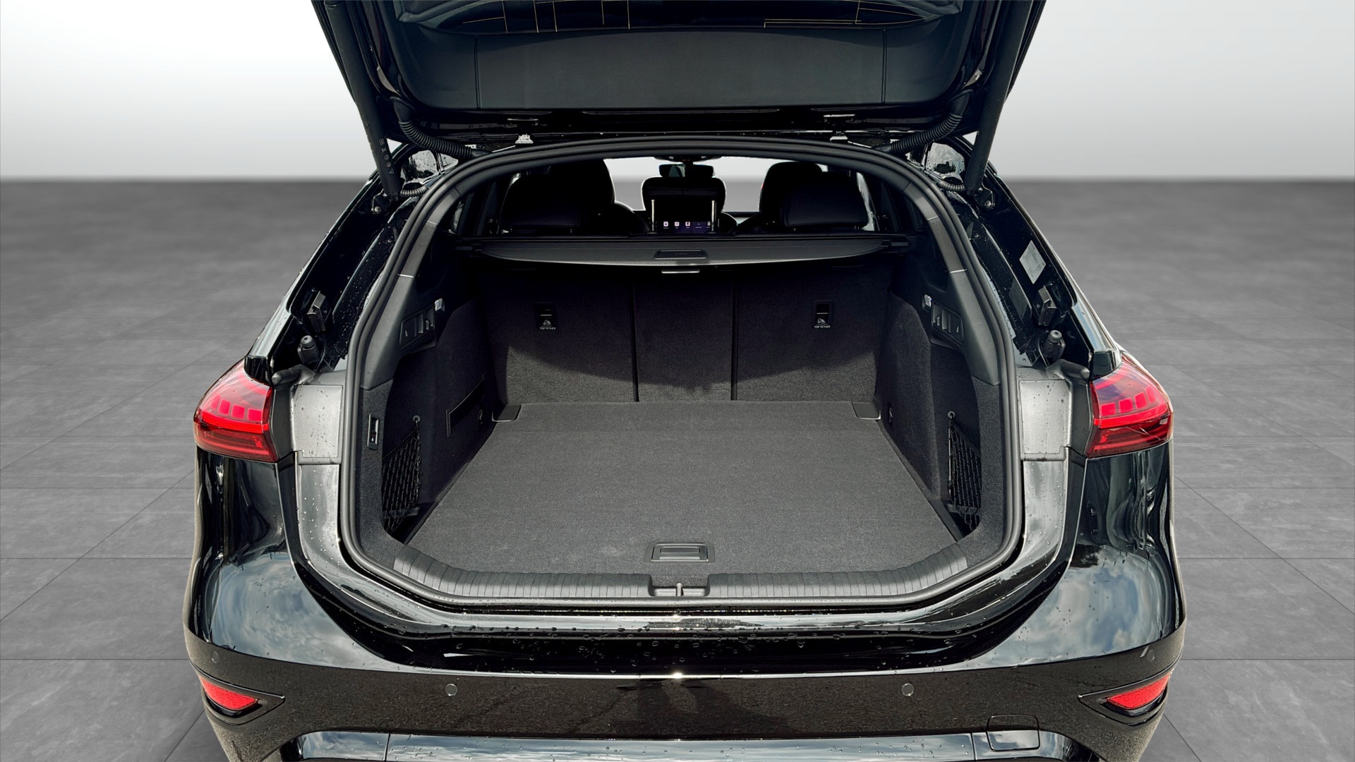 Audi A6 Avant e-tron YLL43U